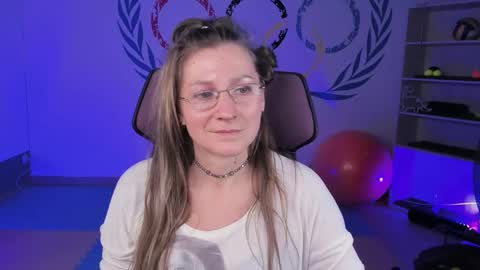 Frida Tander online show from 02/10/25, 03:32