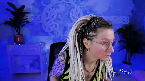 Frida Tander online show from 04/15/26, 05:25