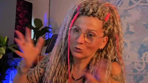 Snapshot of fridatander chatting on 05/25/26, 05:35 Frida Tander online show from 05/25/26, 05:35