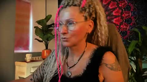 Snapshot of fridatander chatting on 05/27/26, 05:15 Frida Tander online show from 05/27/26, 05:15