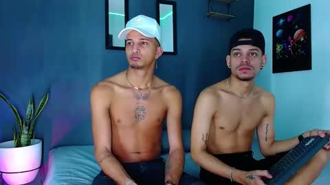 Snapshot of friendsofeverything_ chatting on 12/02/24, 12:29 Adam y pitter online show from 12/02/24, 12:29