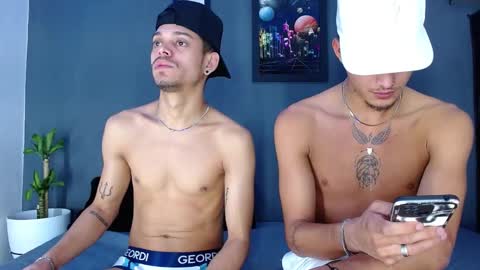 Snapshot of friendsofeverything_ chatting on 12/13/24, 01:12 Adam y pitter online show from 12/13/24, 01:12