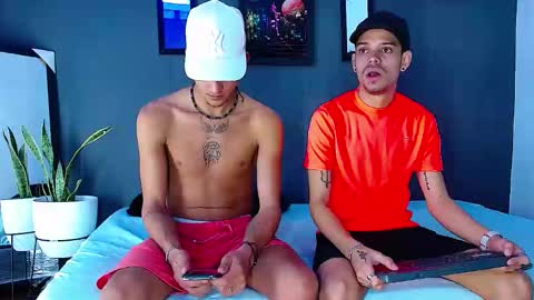 Snapshot of friendsofeverything_ chatting on 12/23/24, 04:17 Adam y pitter online show from 12/23/24, 04:17