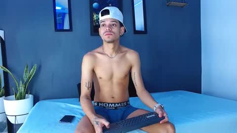 Snapshot of friendsofeverything_ chatting on 12/24/24, 12:00 Adam y pitter online show from 12/24/24, 12:00