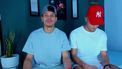 Snapshot of friendsofeverything_ chatting on 03/02/25, 11:20 Adam y pitter online show from 03/02/25, 11:20