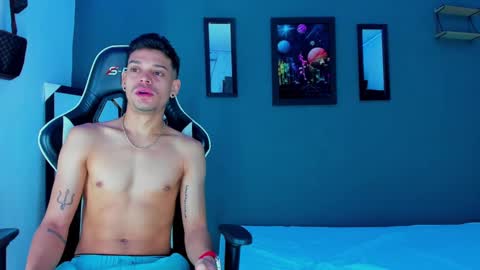 Snapshot of friendsofeverything_ chatting on 03/05/25, 11:28 Adam y pitter online show from 03/05/25, 11:28