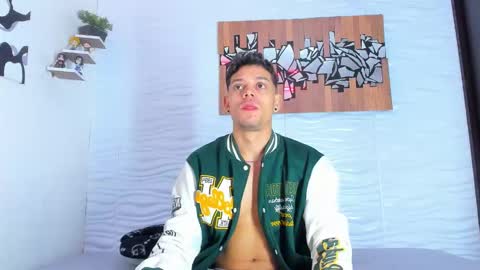 Snapshot of friendsofeverything_ chatting on 09/12/25, 12:16 Adam y pitter online show from 09/12/25, 12:16