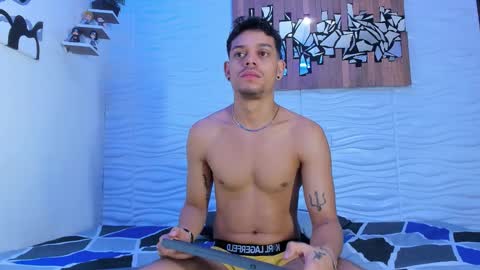 Snapshot of friendsofeverything_ chatting on 09/14/25, 02:05 Adam y pitter online show from 09/14/25, 02:05