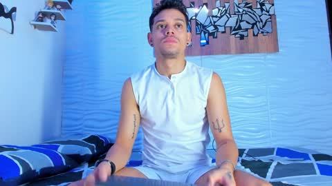 Snapshot of friendsofeverything_ chatting on 09/15/25, 03:12 Adam y pitter online show from 09/15/25, 03:12