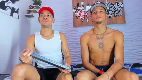 Snapshot of friendsofeverything_ chatting on 09/22/25, 02:52 Adam y pitter online show from 09/22/25, 02:52