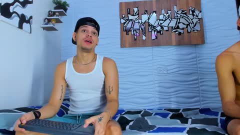 Snapshot of friendsofeverything_ chatting on 09/23/25, 01:36 Adam y pitter online show from 09/23/25, 01:36