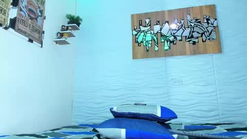 Snapshot of friendsofeverything_ chatting on 09/28/25, 01:33 Adam y pitter online show from 09/28/25, 01:33