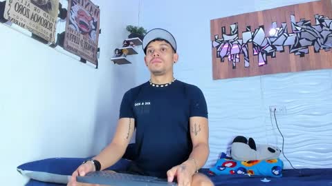 Snapshot of friendsofeverything_ chatting on 10/03/25, 11:35 Adam y pitter online show from 10/03/25, 11:35