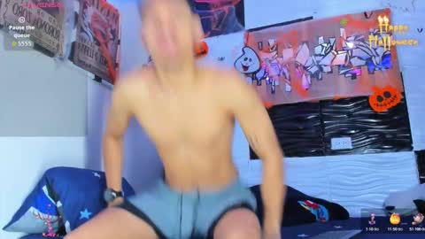 Snapshot of friendsofeverything_ chatting on 10/18/25, 03:02 Adam y pitter online show from 10/18/25, 03:02