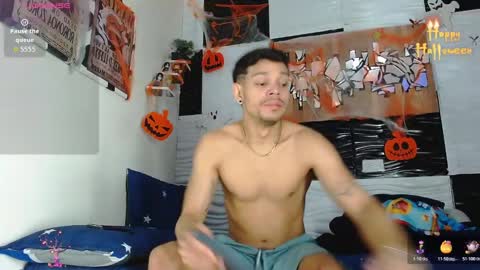 Snapshot of friendsofeverything_ chatting on 10/19/25, 01:45 Adam y pitter online show from 10/19/25, 01:45