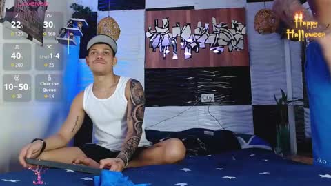 Snapshot of friendsofeverything_ chatting on 10/30/25, 01:23 Adam y pitter online show from 10/30/25, 01:23