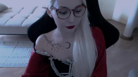 Snapshot of fromsun_forsoul chatting on 04/17/26, 11:35 Lilith online show from 04/17/26, 11:35
