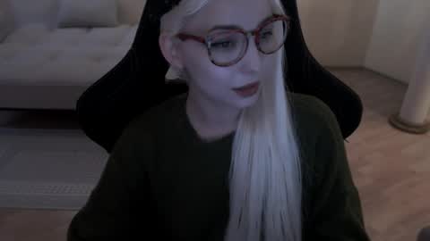 Snapshot of fromsun_forsoul chatting on 04/25/26, 02:47 Lilith online show from 04/25/26, 02:47