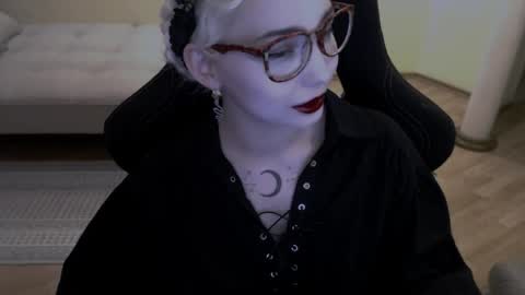 Snapshot of fromsun_forsoul chatting on 04/29/26, 05:52 Lilith online show from 04/29/26, 05:52