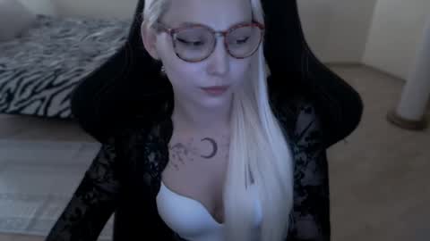 Snapshot of fromsun_forsoul chatting on 05/18/26, 12:00 Lilith online show from 05/18/26, 12:00