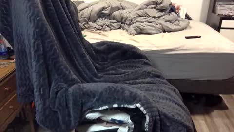 Snapshot of froski666 chatting on 12/19/25, 02:51 froski666 online show from 12/19/25, 02:51