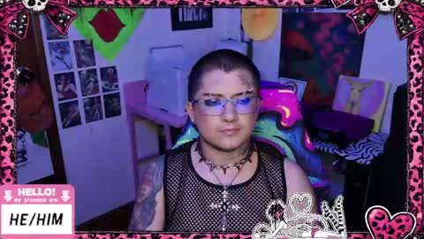 Snapshot of ftmbiggestclit chatting on 05/17/26, 05:49 Kevin online show from 05/17/26, 05:49