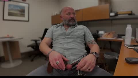 Snapshot of fuckadilf chatting on 02/11/25, 06:33 fuckadilf online show from 02/11/25, 06:33