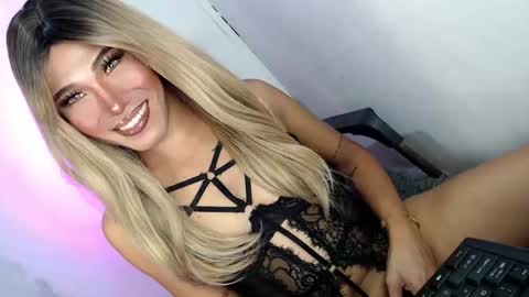 Snapshot of fuckerjenny8 chatting on 05/07/26, 02:11 sweetyJENNY online show from 05/07/26, 02:11