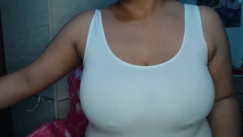 Mia and Gary  online show from 10/07/25, 02:20