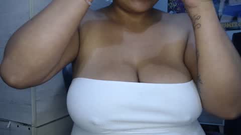 Mia and Gary  online show from 12/01/25, 02:38