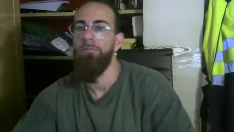 Snapshot of fuerte440 chatting on 10/17/25, 06:16 fuerte440 online show from 10/17/25, 06:16