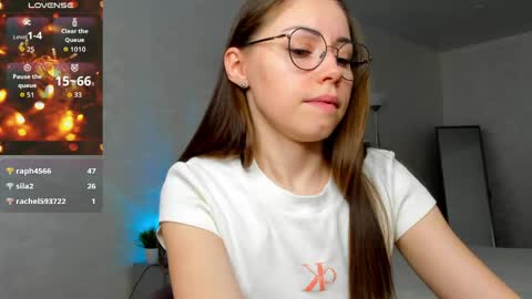 Snapshot of fun__nd__bun chatting on 05/09/26, 01:33 fun__nd__bun online show from 05/09/26, 01:33