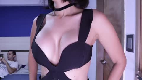 Snapshot of funcouple1985 chatting on 09/24/25, 07:50 Sammygirl tommy guy friends with benefits online show from 09/24/25, 07:50