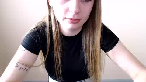 Snapshot of funemma000 chatting on 06/26/26, 04:06 Emma online show from 06/26/26, 04:06