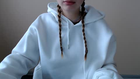 Snapshot of funemma000 chatting on 07/10/26, 06:07 Emma online show from 07/10/26, 06:07