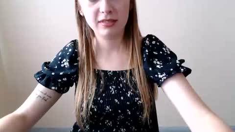 Snapshot of funemma000 chatting on 07/17/26, 07:15 Emma online show from 07/17/26, 07:15