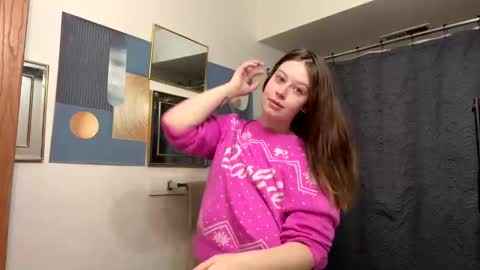 Snapshot of funflirt97 chatting on 11/17/25, 12:44 Linnys Palace online show from 11/17/25, 12:44