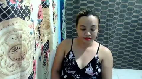 Snapshot of funluvnpinay4u chatting on 06/21/26, 04:26 MAE online show from 06/21/26, 04:26