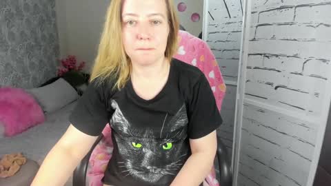 funny_bunny4 online show from 12/06/24, 07:56