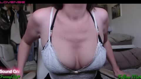 Snapshot of funnyaly chatting on 05/28/26, 10:23 funnyaly online show from 05/28/26, 10:23