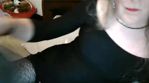 Jessie Love online show from 04/25/26, 10:29