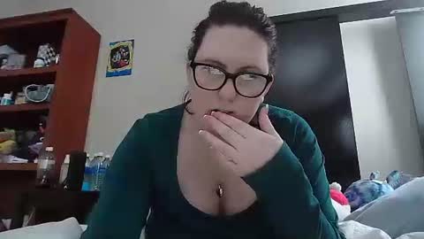 fuzzypeaches87 online show from 01/16/26, 06:45