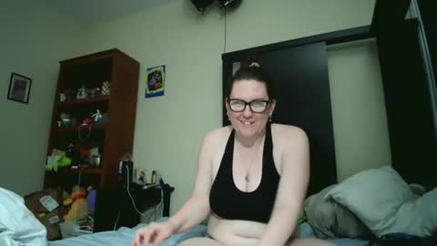 fuzzypeaches87 online show from 05/19/26, 02:18
