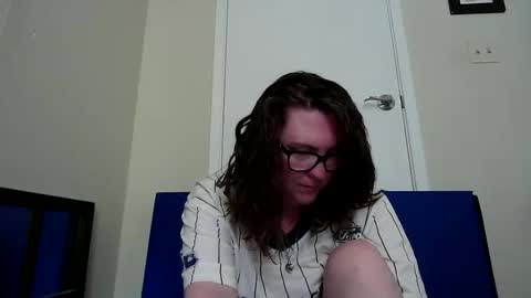 fuzzypeaches87 online show from 06/02/26, 05:37
