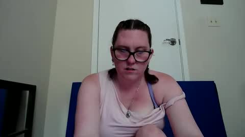 fuzzypeaches87 online show from 06/04/26, 09:10