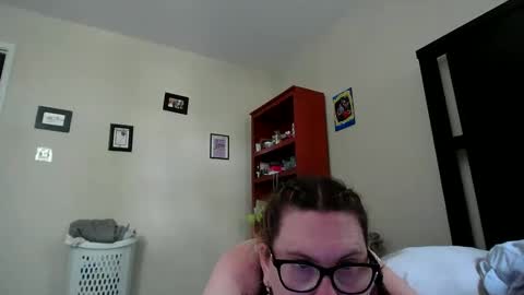 fuzzypeaches87 online show from 06/05/26, 04:24