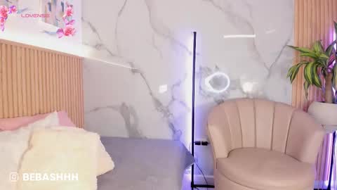   Independent model online show from 02/28/26, 12:17