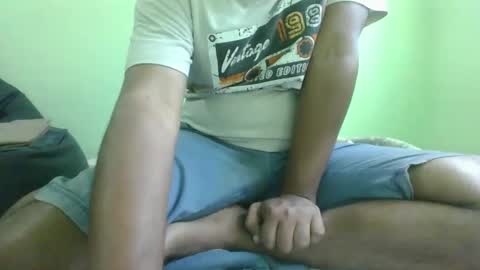 Snapshot of g0lu_ chatting on 02/09/25, 03:43 Nunnu online show from 02/09/25, 03:43