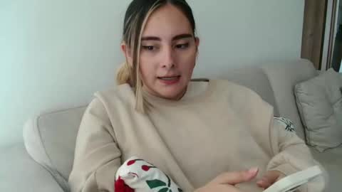 Snapshot of gabriela_miller_2 chatting on 10/23/25, 07:01 Gabriela Miller online show from 10/23/25, 07:01