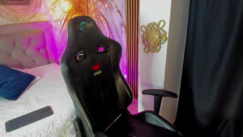   online show from 10/21/25, 01:12